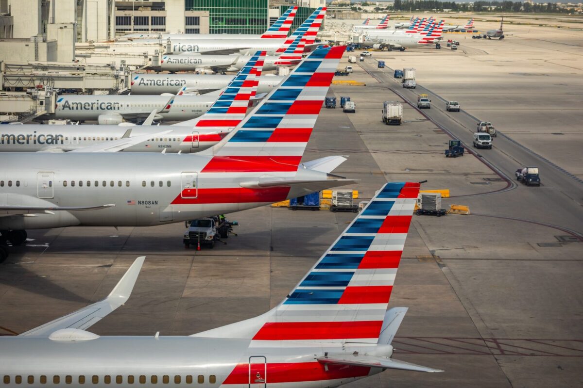 Vários aeronaves da American Airlines